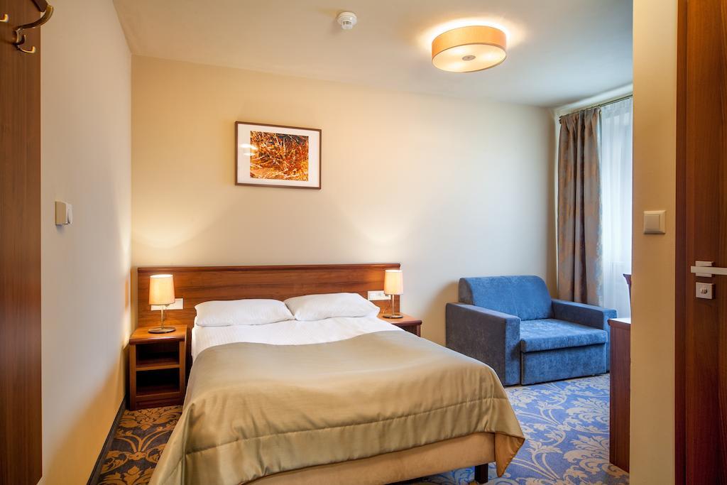 Hotel Miodowy Mlyn Opatow  Quarto foto